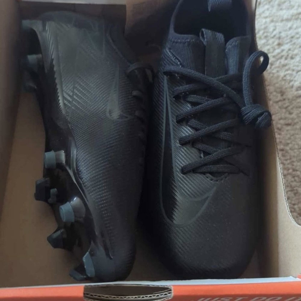 Nike Men's Black Athletic Cleats
